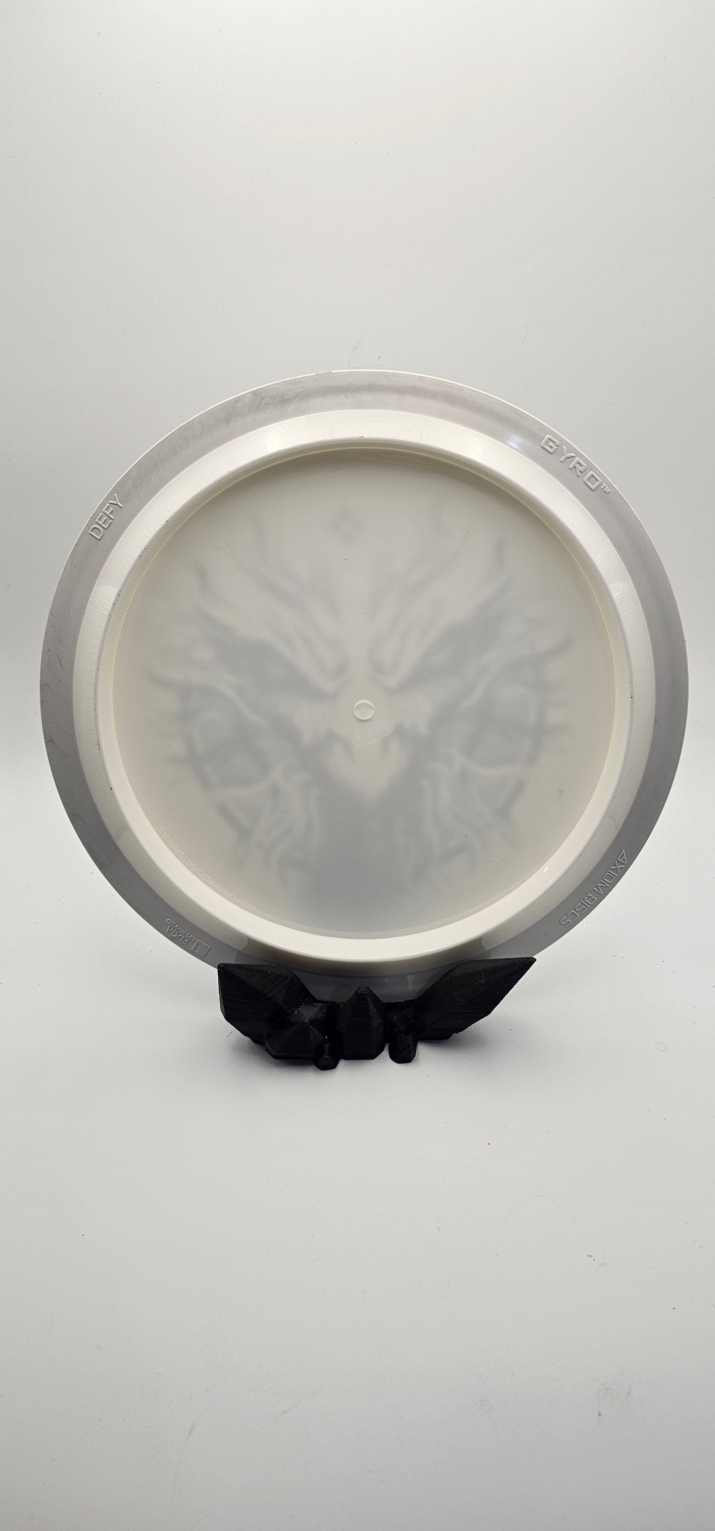 Axiom - Defy - Neutron White - 172g - Greedy Guardian by DFX - black/silver/gold foil